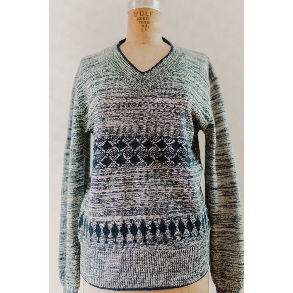 Vintage 70s BRAVO Nordic Fair Isle Ski Sweater Navy Blue White V-Neck Knit, S/M - Picture 4 of 11